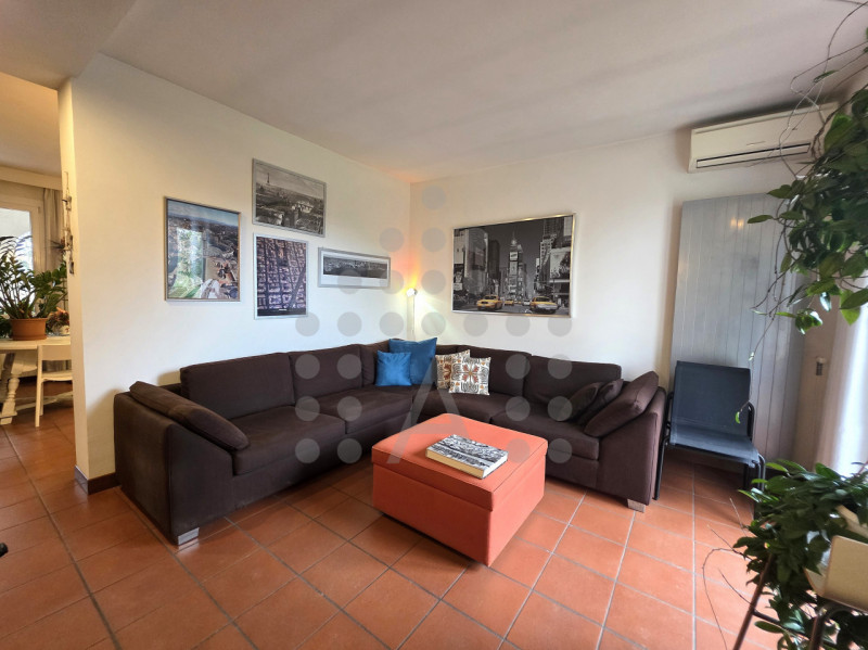 Due famiglie, un solo sogno: bifamiliare con 6.000 mq di giardino privato a Teolo

Due unità abit...