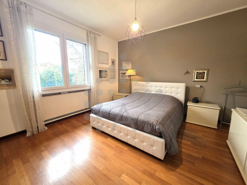 Due famiglie, un solo sogno: bifamiliare con 6.000 mq di giardino privato a Teolo

Due unità abit...