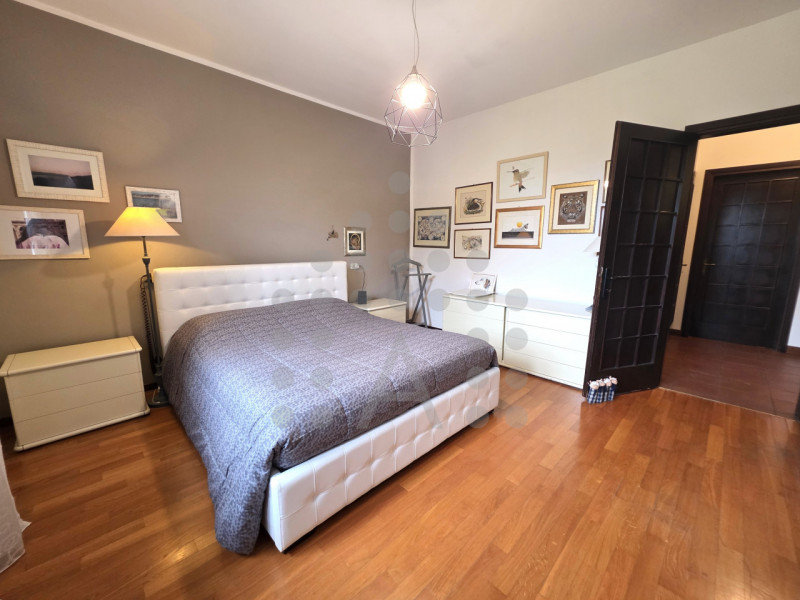 Due famiglie, un solo sogno: bifamiliare con 6.000 mq di giardino privato a Teolo

Due unità abit...