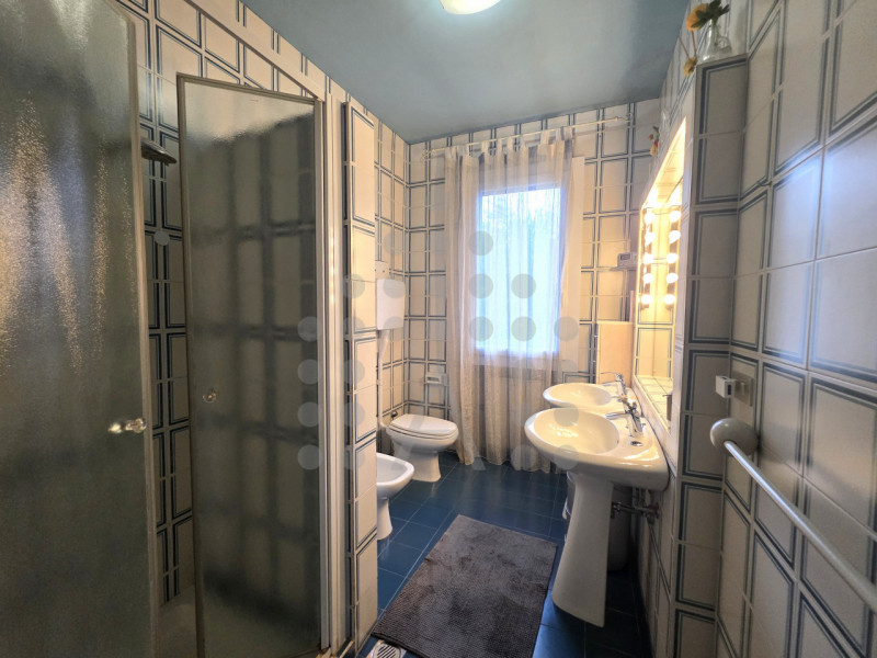 Due famiglie, un solo sogno: bifamiliare con 6.000 mq di giardino privato a Teolo

Due unità abit...