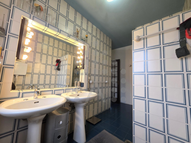 Due famiglie, un solo sogno: bifamiliare con 6.000 mq di giardino privato a Teolo

Due unità abit...