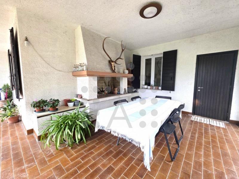 Due famiglie, un solo sogno: bifamiliare con 6.000 mq di giardino privato a Teolo

Due unità abit...