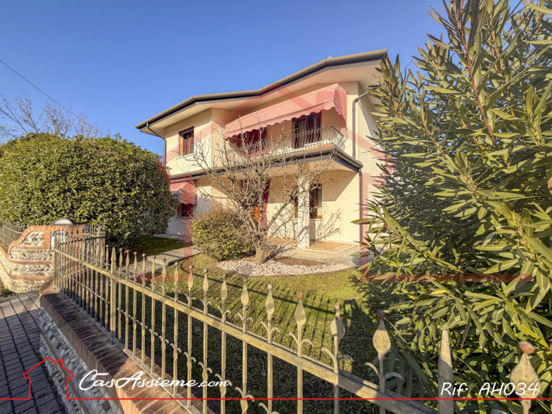 Rif. AH034
NOSTRA ESCLUSIVA - PRENOTA IL TUO OPEN HOUSE!
Nel comune di Giavera del Montello, fraz...