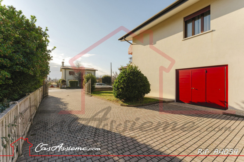 Rif. AH034
NOSTRA ESCLUSIVA
Nel comune di Giavera del Montello, fraz. Cusignana, proponiamo in ve...