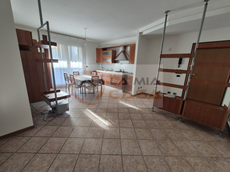 SONO RICHIESTE REFERENZE E DUE CONTRATTI DI LAVORO A TEMPO INDETERMINATO.
SI PREGA DI INVIARE UNA...