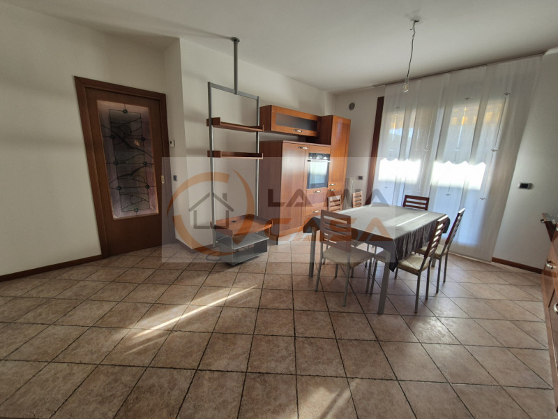 SONO RICHIESTE REFERENZE E DUE CONTRATTI DI LAVORO A TEMPO INDETERMINATO.
SI PREGA DI INVIARE UNA...