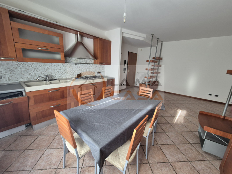 SONO RICHIESTE REFERENZE E DUE CONTRATTI DI LAVORO A TEMPO INDETERMINATO.
SI PREGA DI INVIARE UNA...