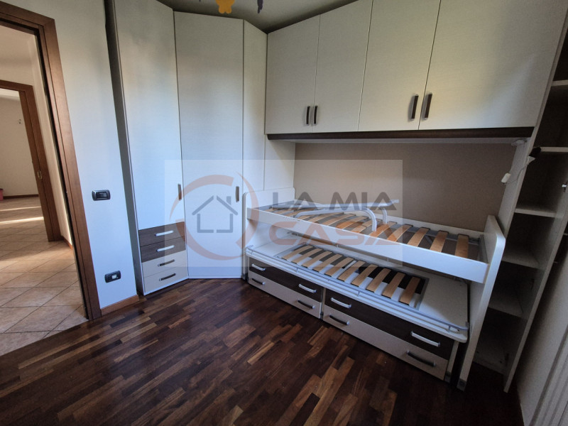 SONO RICHIESTE REFERENZE E DUE CONTRATTI DI LAVORO A TEMPO INDETERMINATO.
SI PREGA DI INVIARE UNA...