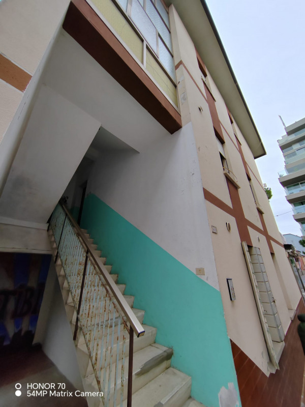 In una delle zone più ricercate di Jesolo, all'interno della rinomata Via Bafile/Via Dante Alighi...