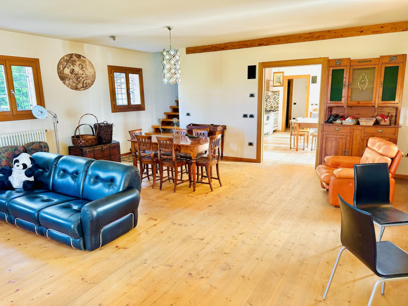 ROSA': inserita in un contesto ai confini della vicina Bassano del Grappa, CASA SINGOLA con finit...