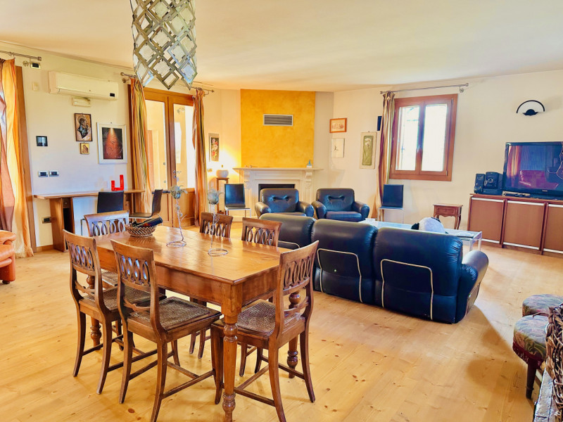 ROSA': inserita in un contesto ai confini della vicina Bassano del Grappa, CASA SINGOLA con finit...