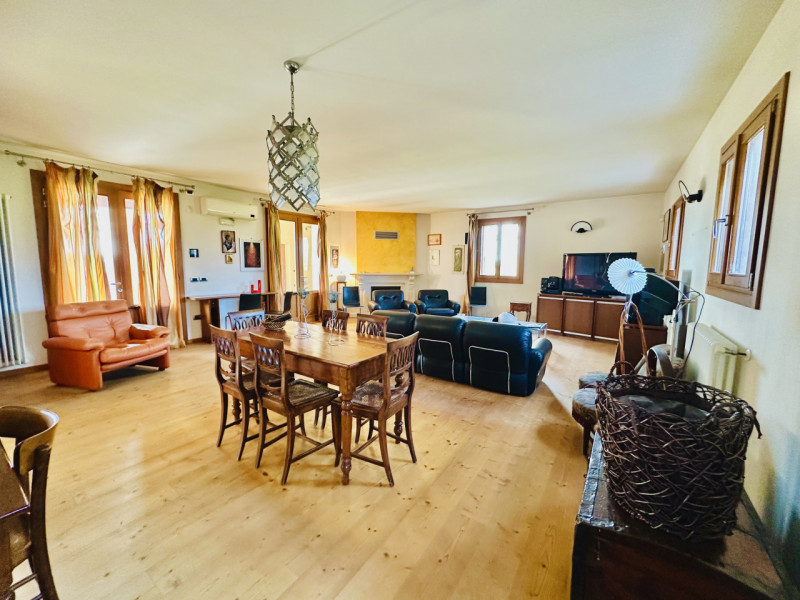 ROSA': inserita in un contesto ai confini della vicina Bassano del Grappa, CASA SINGOLA con finit...