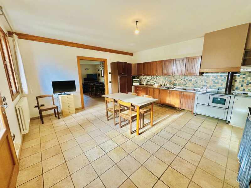 ROSA': inserita in un contesto ai confini della vicina Bassano del Grappa, CASA SINGOLA con finit...