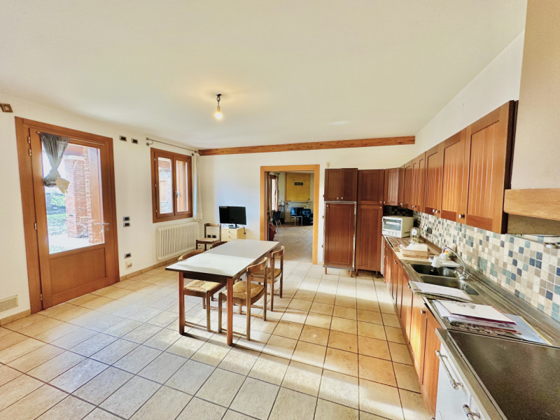 ROSA': inserita in un contesto ai confini della vicina Bassano del Grappa, CASA SINGOLA con finit...