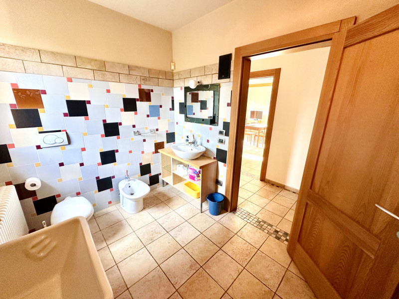 ROSA': inserita in un contesto ai confini della vicina Bassano del Grappa, CASA SINGOLA con finit...