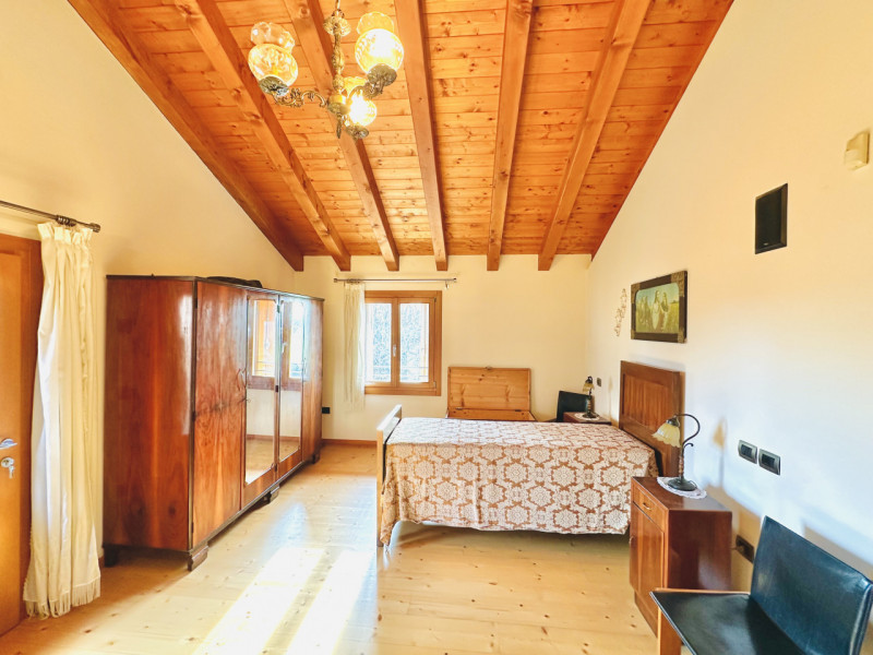 ROSA': inserita in un contesto ai confini della vicina Bassano del Grappa, CASA SINGOLA con finit...