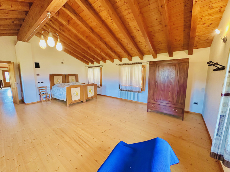 ROSA': inserita in un contesto ai confini della vicina Bassano del Grappa, CASA SINGOLA con finit...