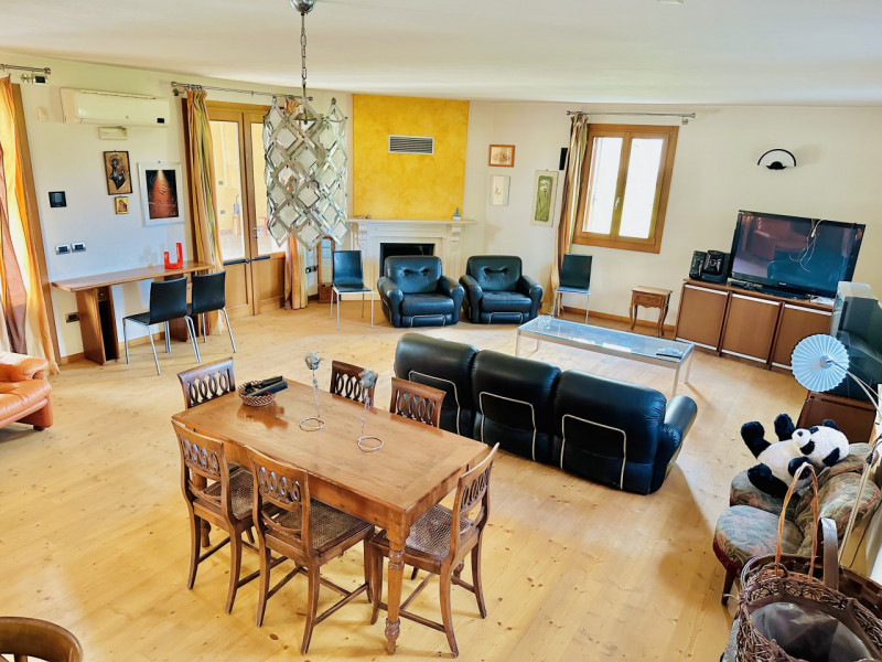 ROSA': inserita in un contesto ai confini della vicina Bassano del Grappa, CASA SINGOLA con finit...