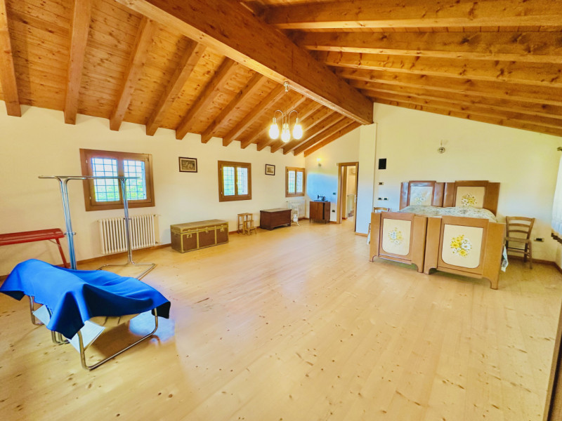 ROSA': inserita in un contesto ai confini della vicina Bassano del Grappa, CASA SINGOLA con finit...