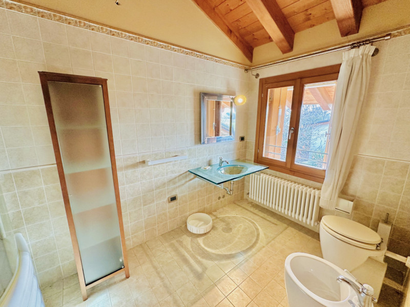 ROSA': inserita in un contesto ai confini della vicina Bassano del Grappa, CASA SINGOLA con finit...