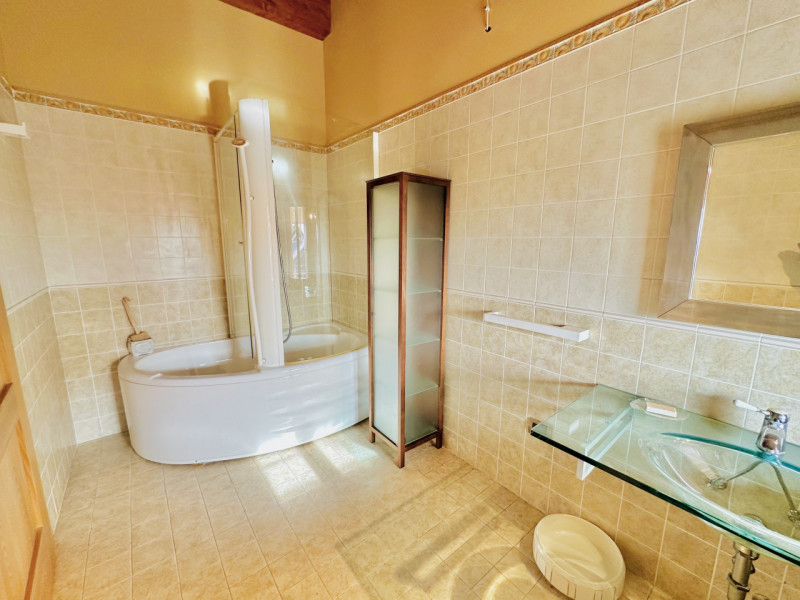 ROSA': inserita in un contesto ai confini della vicina Bassano del Grappa, CASA SINGOLA con finit...