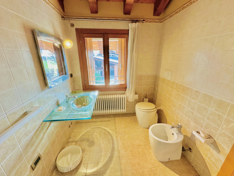 ROSA': inserita in un contesto ai confini della vicina Bassano del Grappa, CASA SINGOLA con finit...