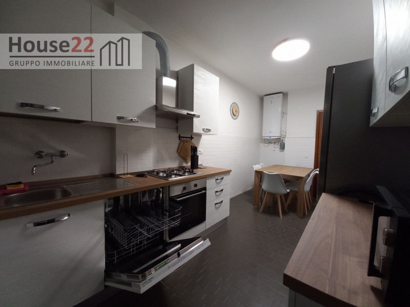 PADOVA - Disponibile da Febbraio, STANZA ARREDATA in ampio appartamento di 125 MQ al piano primo ...