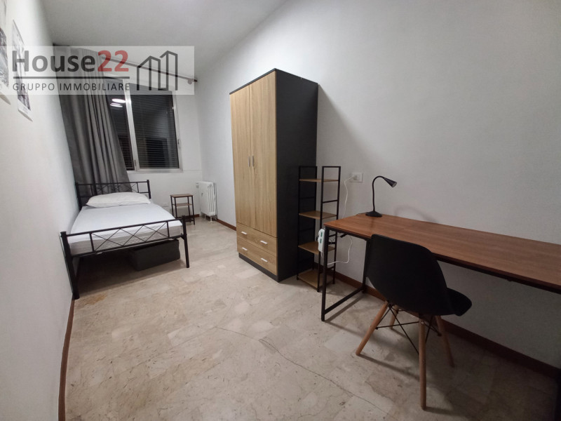 PADOVA - Disponibile da Febbraio, STANZA ARREDATA in ampio appartamento di 125 MQ al piano primo ...