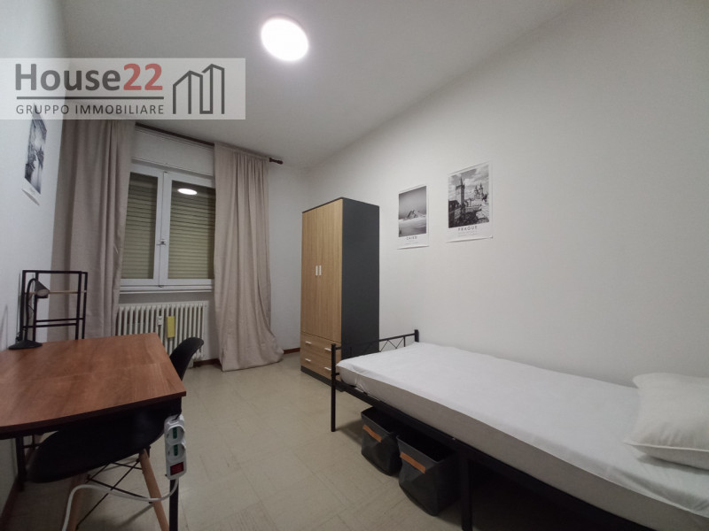 PADOVA - Disponibile da Febbraio, STANZA ARREDATA in ampio appartamento di 125 MQ al piano primo ...