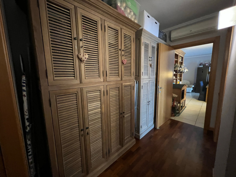 Appartamento al secondo e ultimo piano con ascensore. L'appartamento e' di 80 mq ben distribuiti ...