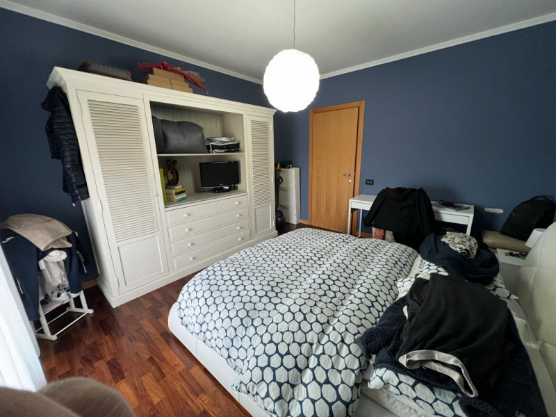 Appartamento al secondo e ultimo piano con ascensore. L'appartamento e' di 80 mq ben distribuiti ...