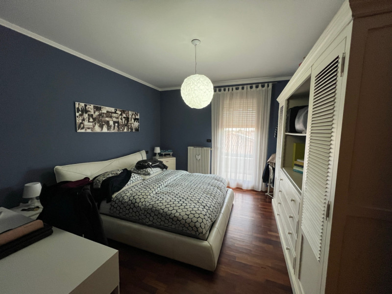 Appartamento al secondo e ultimo piano con ascensore. L'appartamento e' di 80 mq ben distribuiti ...