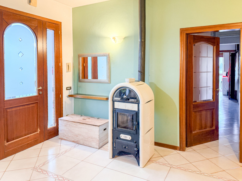 (Per INFO Roberto 3453195338) Scopri questa affascinante casa singola terratetto, situata nella t...