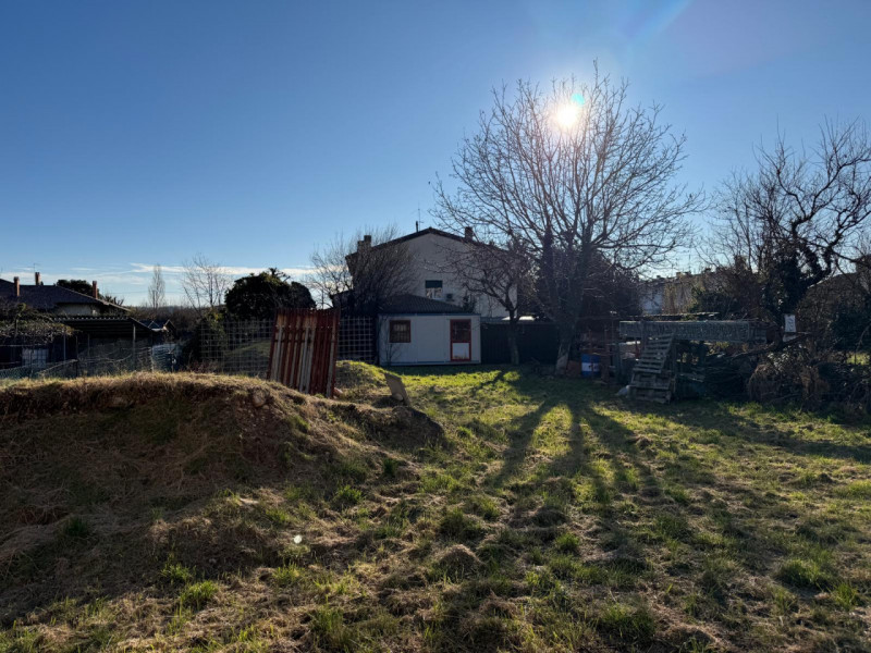 Piovene Rocchette 
Proponiamo in vendita casa singola allo stato grezzo, immersa nella tranquilli...