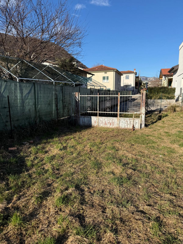 Piovene Rocchette 
Proponiamo in vendita casa singola allo stato grezzo, immersa nella tranquilli...
