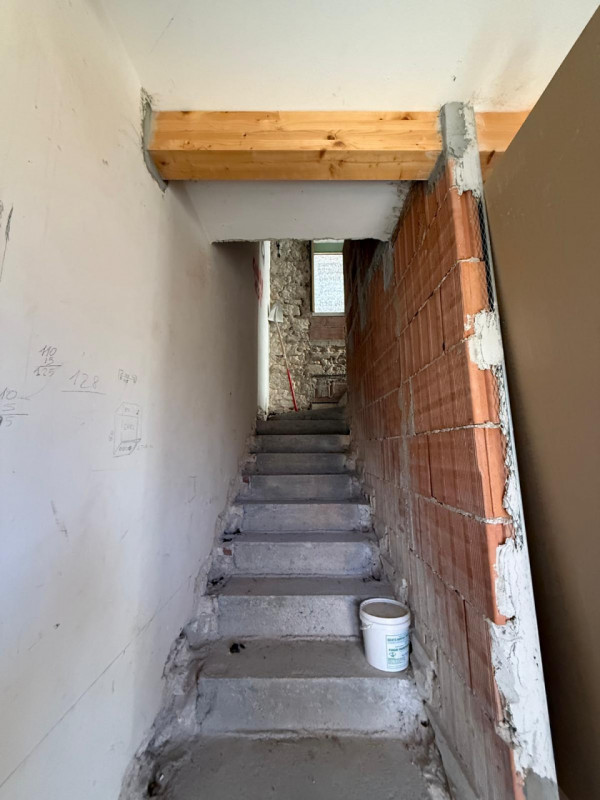 Piovene Rocchette 
Proponiamo in vendita casa singola allo stato grezzo, immersa nella tranquilli...