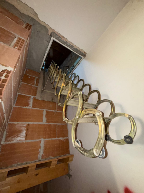 Piovene Rocchette 
Proponiamo in vendita casa singola allo stato grezzo, immersa nella tranquilli...