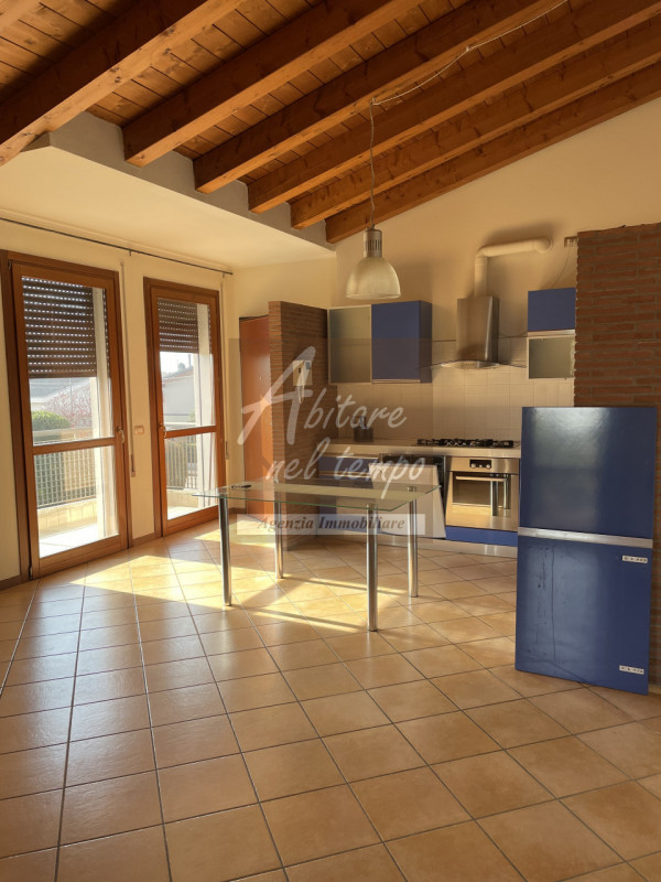 TOMBOLO (PD) - FRAZ. ONARA 

In un contesto di sole sei unità abitative, proponiamo in vendita un...