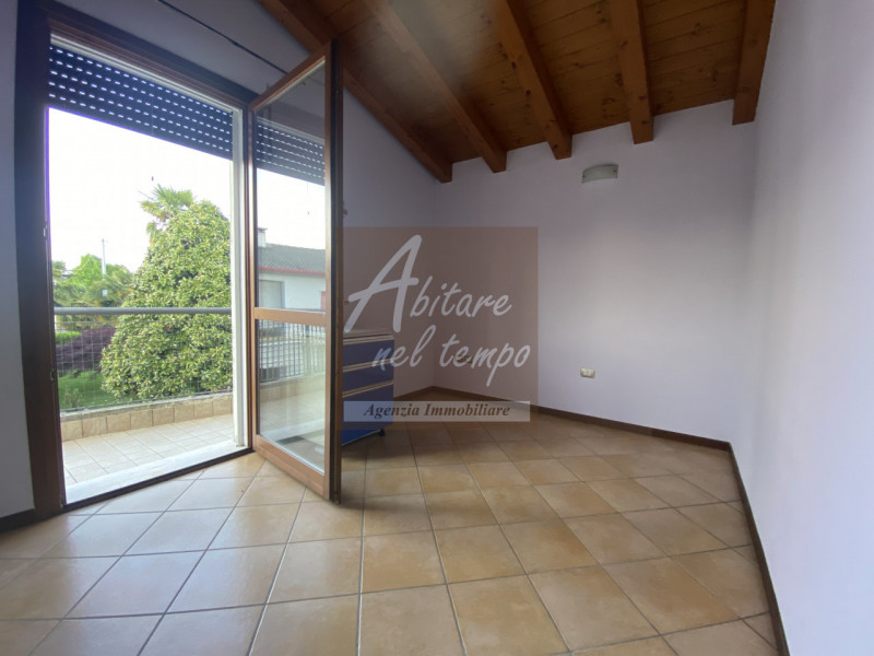 TOMBOLO (PD) - FRAZ. ONARA 

In un contesto di sole sei unità abitative, proponiamo in vendita un...