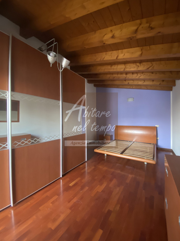 TOMBOLO (PD) - FRAZ. ONARA 

In un contesto di sole sei unità abitative, proponiamo in vendita un...