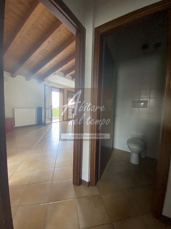 TOMBOLO (PD) - FRAZ. ONARA 

In un contesto di sole sei unità abitative, proponiamo in vendita un...