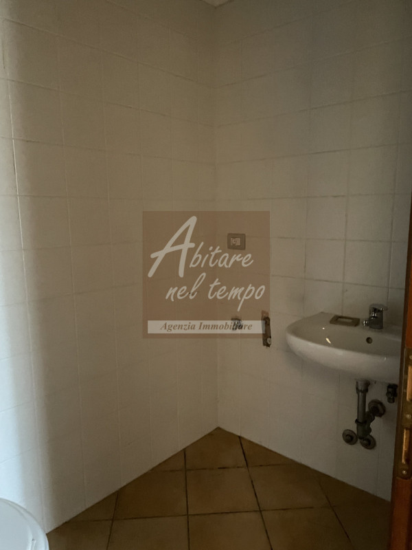 TOMBOLO (PD) - FRAZ. ONARA 

In un contesto di sole sei unità abitative, proponiamo in vendita un...