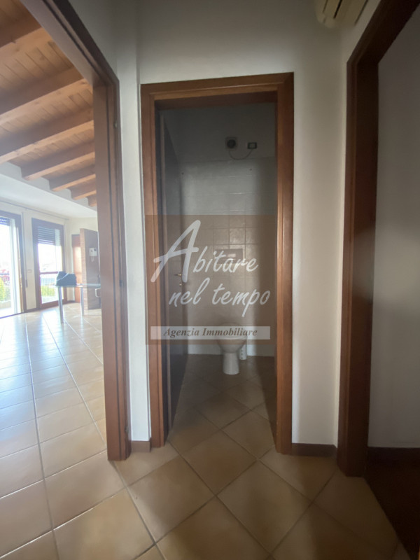 TOMBOLO (PD) - FRAZ. ONARA 

In un contesto di sole sei unità abitative, proponiamo in vendita un...