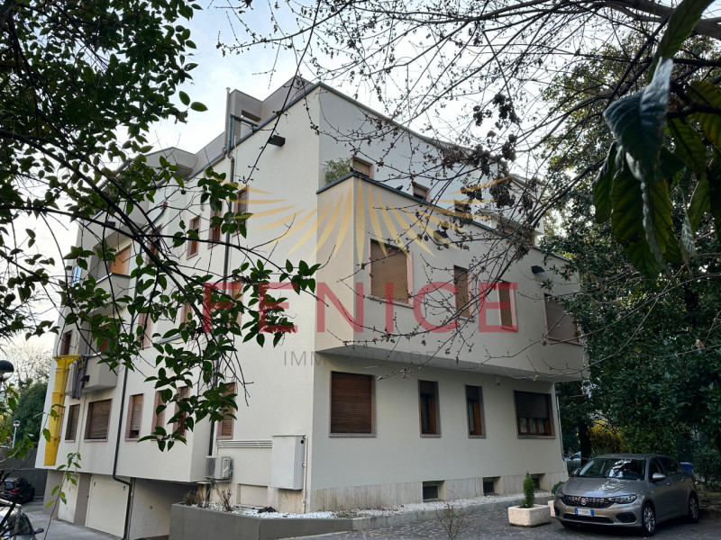 Nel cuore di Conegliano, in posizione centrale e comoda a tutti i servizi, fronte ospedale, propo...