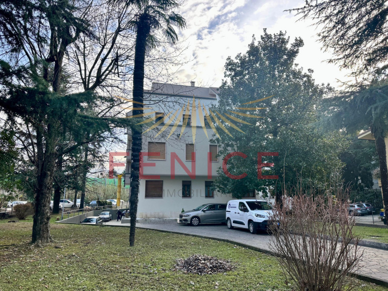 Nel cuore di Conegliano, in posizione centrale e comoda a tutti i servizi, fronte ospedale, propo...