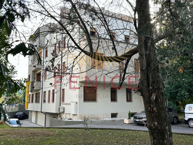 Nel cuore di Conegliano, in posizione centrale e comoda a tutti i servizi, fronte ospedale, propo...