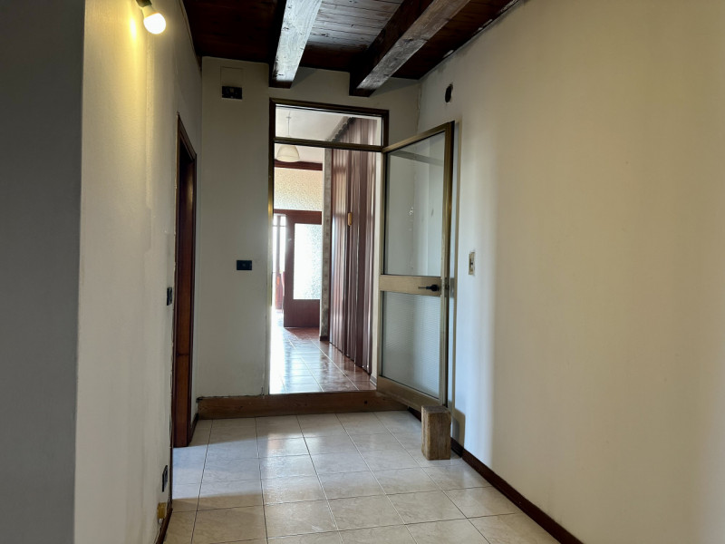 Abano Terme - San Lorenzo. In zona verdeggiante, appena fuori dal traffico cittadino, ben collega...