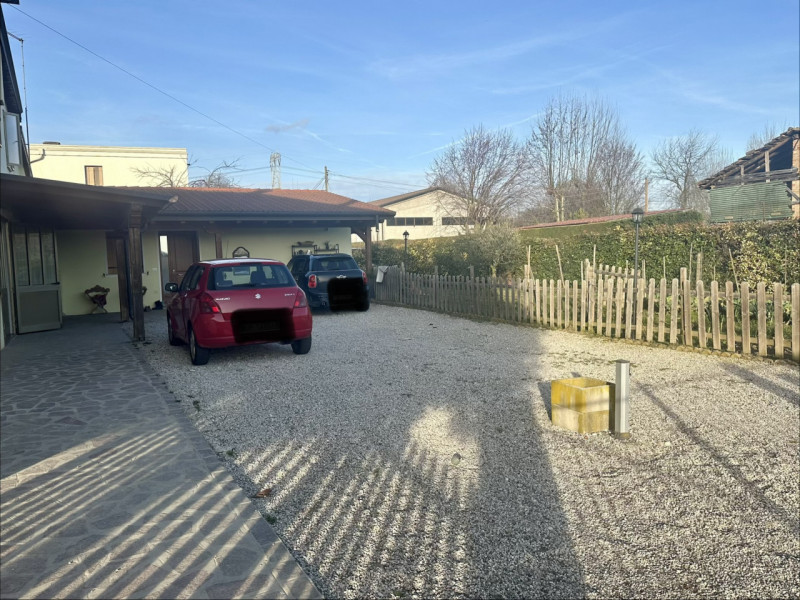 Abano Terme - San Lorenzo. In zona verdeggiante, appena fuori dal traffico cittadino, ben collega...