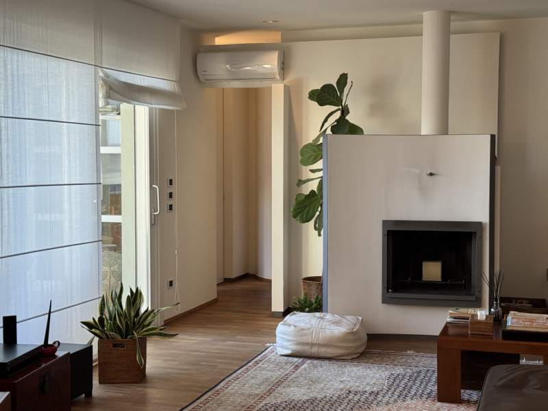 Rif.BA289 (per info +39 3939878704 Daniel)

Proponiamo in vendita un luminoso attico situato a du...