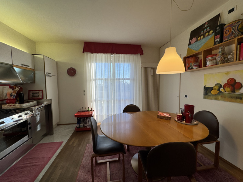 Rif.BA289 (per info +39 3939878704 Daniel)

Proponiamo in vendita un luminoso attico situato a du...